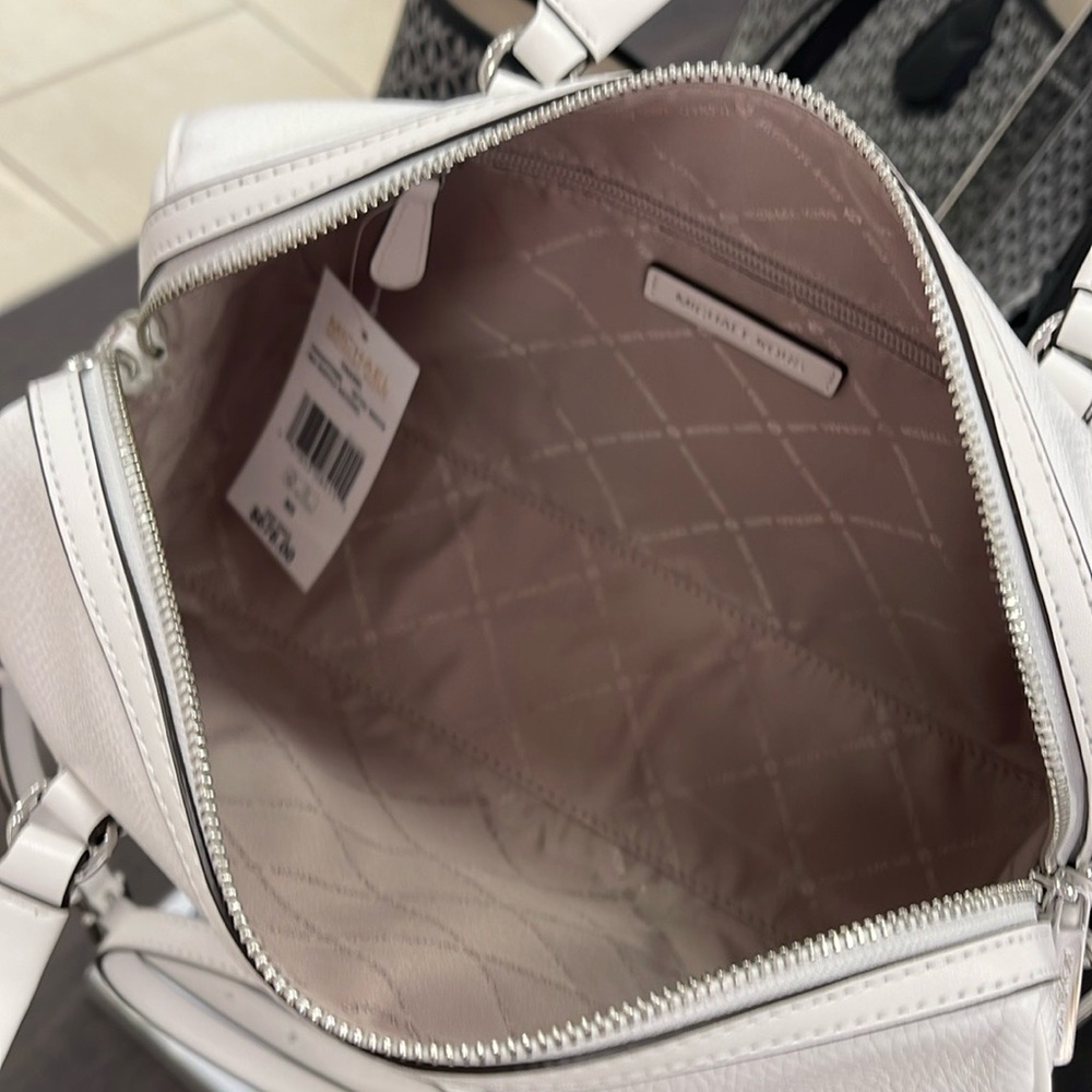 MICHAEL KORS JST TRAVEL MD DUFFLE SATCHEL SHOULDER CROSSBODY BAG MK  OPTIC WHITE - Picture 3 of 16